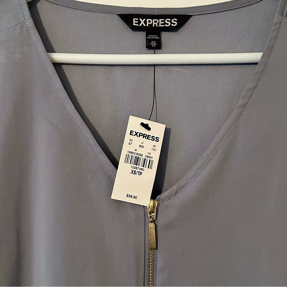 NWT Express zip up short sleeve blouse top gray blue, size XS - Picture 3 of 4